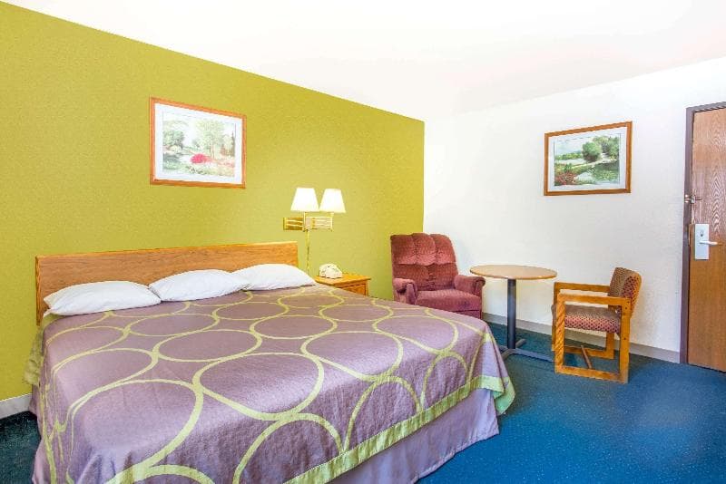 Super 8 By Wyndham Richmond/Broad Street photo 1
