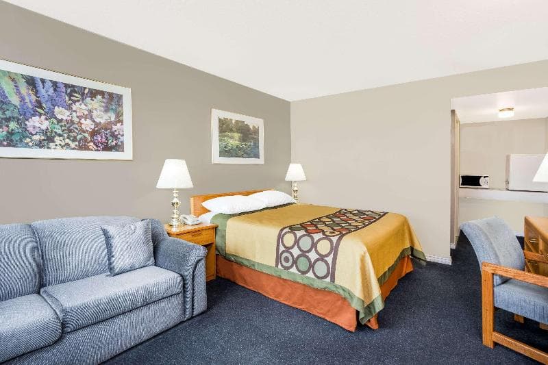 Super 8 By Wyndham Quesnel 3