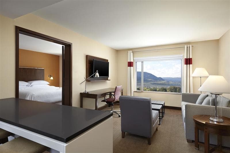 Four Points By Sheraton Kelowna Airport 4