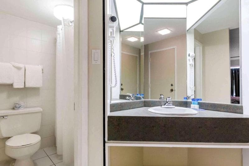 Travelodge By Wyndham Trois-Rivieres 5