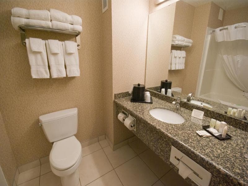 Redwood Inn & Suites main