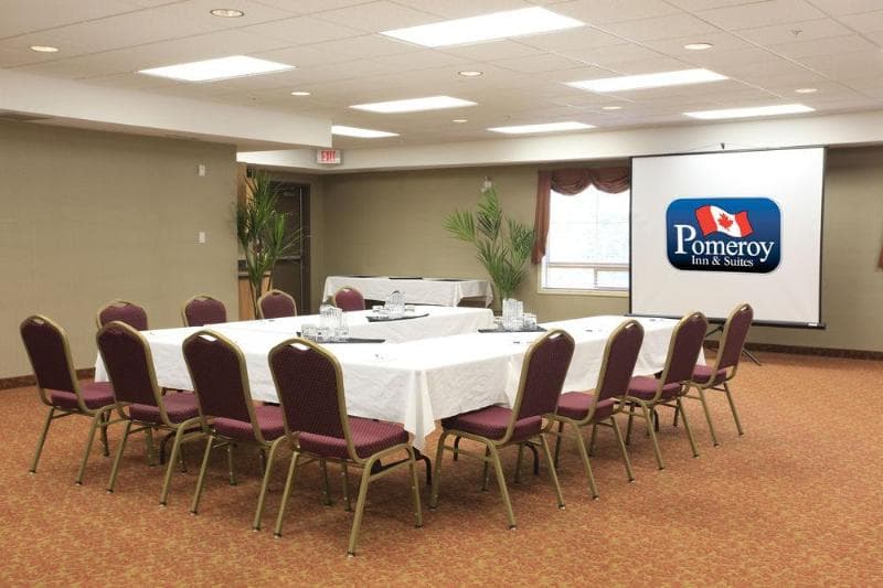 Pomeroy Inn & Suites Grimshaw 3