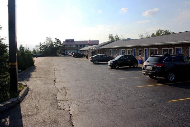 Moonlight Inn & Suites main