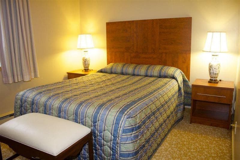 Moonlight Inn & Suites 3