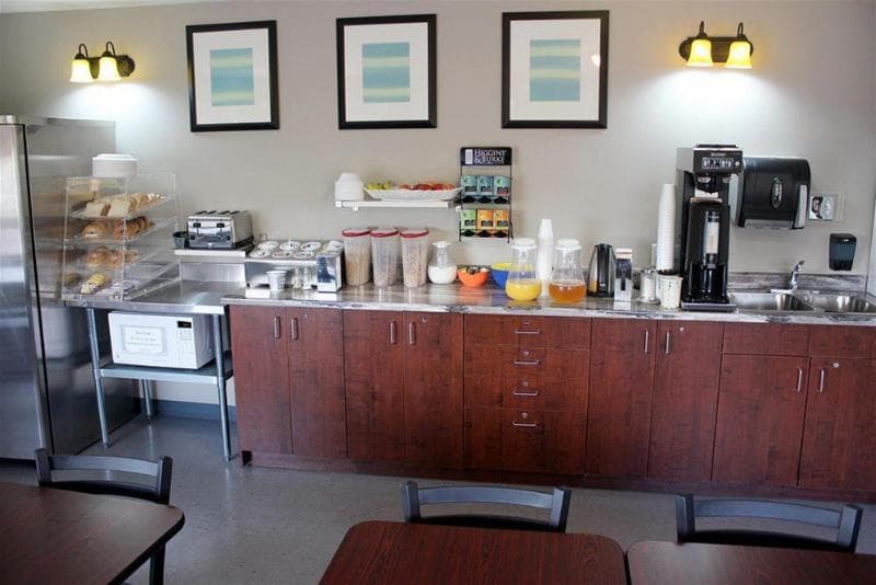 Moonlight Inn & Suites 4