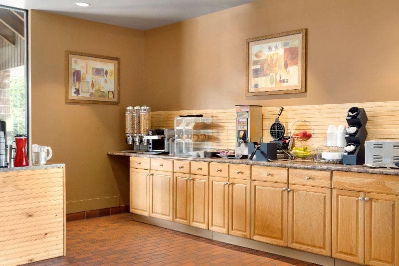 Travelodge By Wyndham North Bay 3