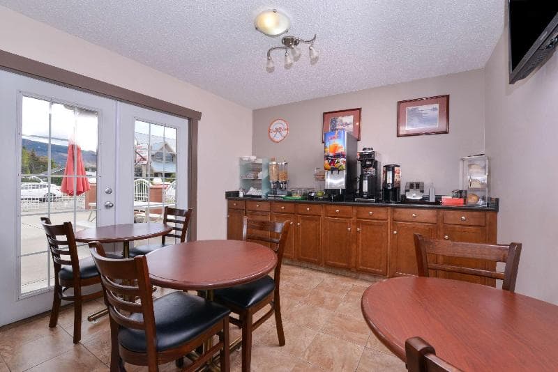 Canadas Best Value Inn & Suites Vernon photo 1