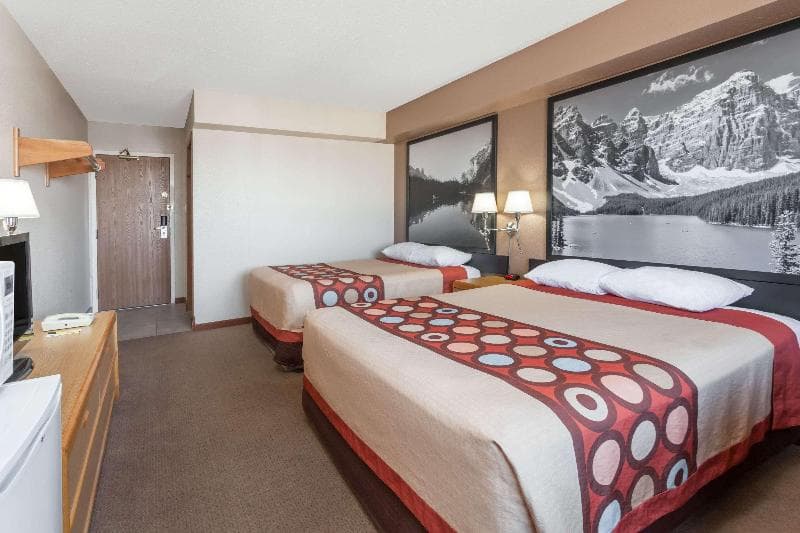 Super 8 By Wyndham Medicine Hat 2