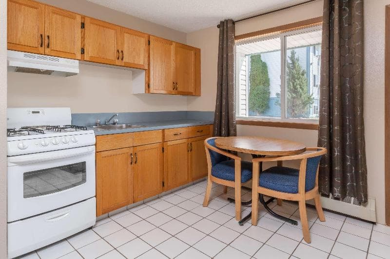Super 8 By Wyndham Medicine Hat 5