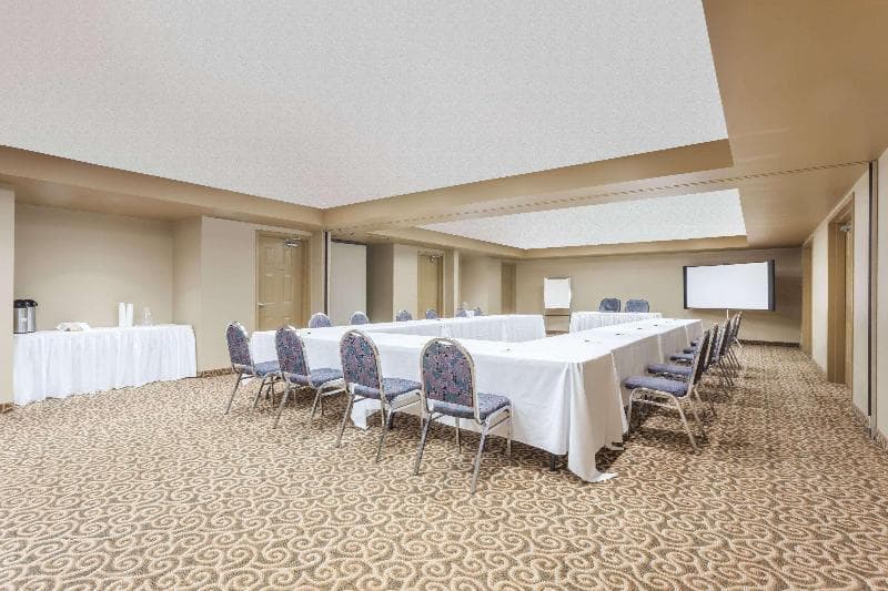 Super 8 by Wyndham Abbotsford 2