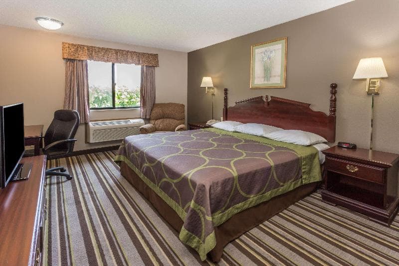 Super 8 By Wyndham Yorkville photo 1