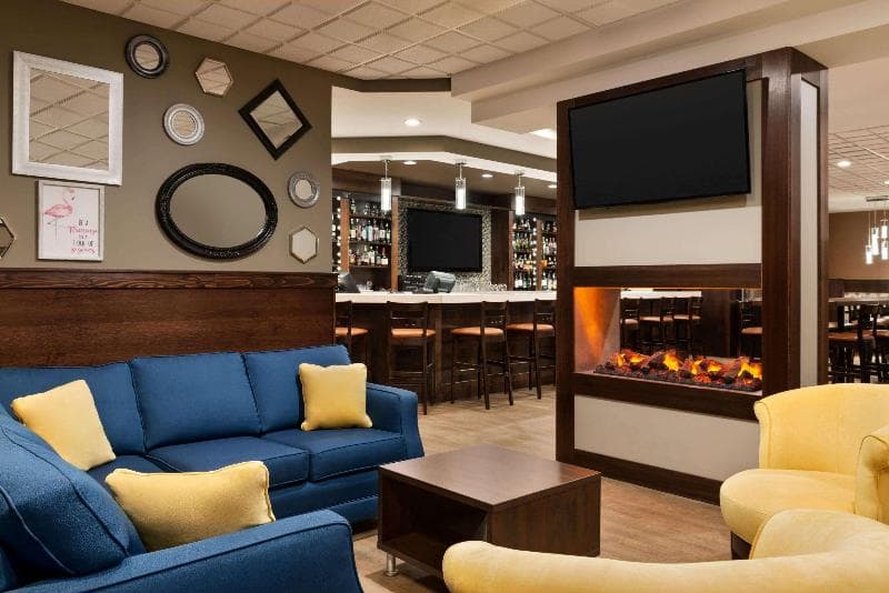 Travelodge Hotel by Wyndham Saskatoon 2