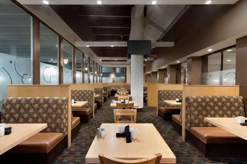 Travelodge Hotel by Wyndham Saskatoon 4