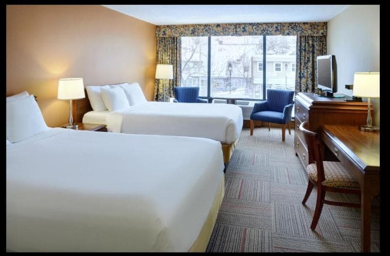 Greenwood Inn & Suites 4