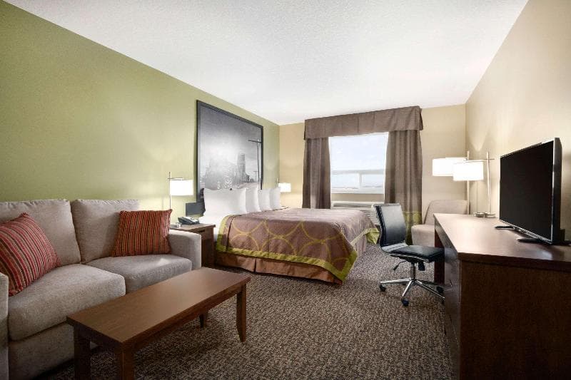 Super 8 By Wyndham Regina 2