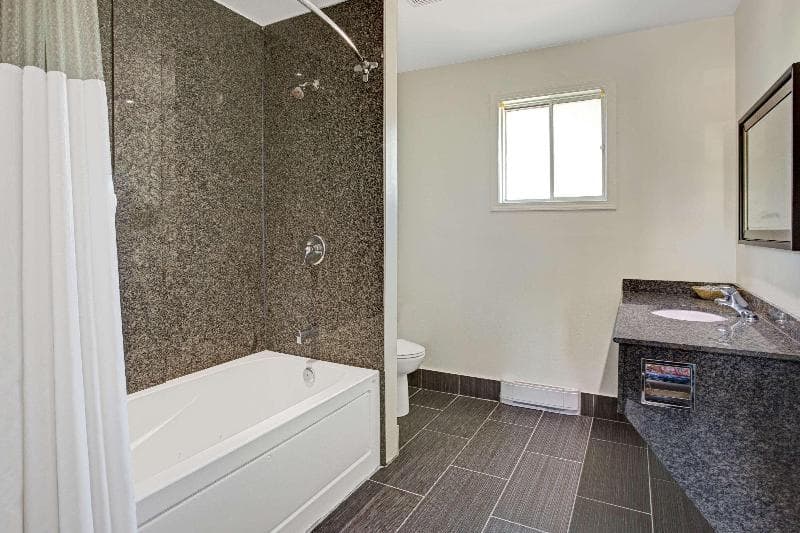 Howard Johnson By Wyndham Gananoque 4