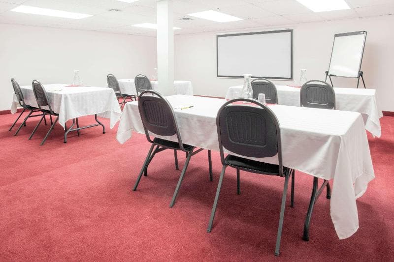 Super 8 By Wyndham Lethbridge 3