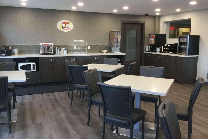Super 8 By Wyndham Lethbridge 4