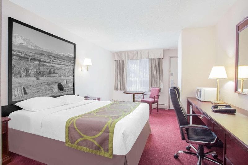 Super 8 By Wyndham Lethbridge 2