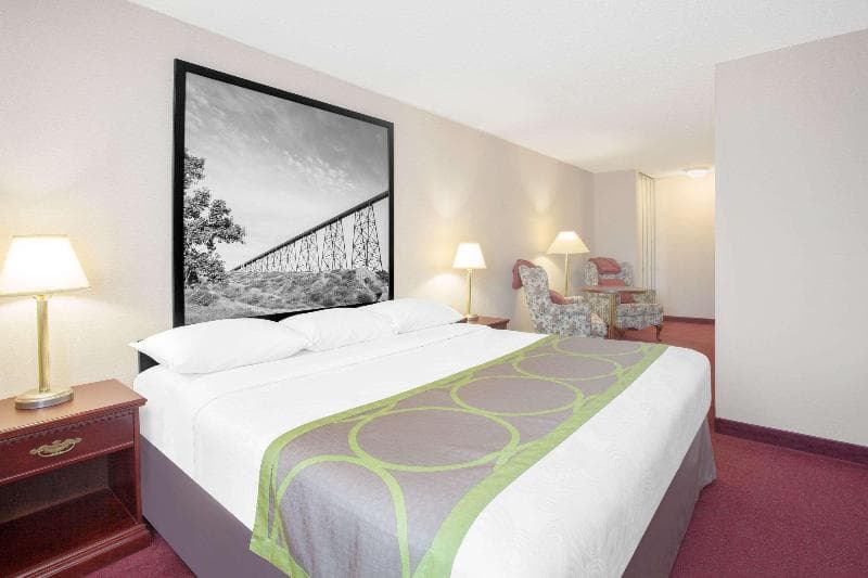 Super 8 By Wyndham Lethbridge 5
