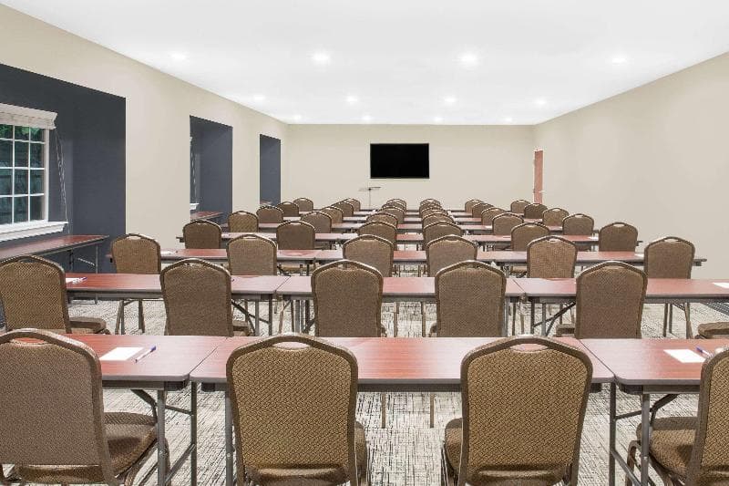 Microtel Inn & Suites By Wyndham Bentonville 3