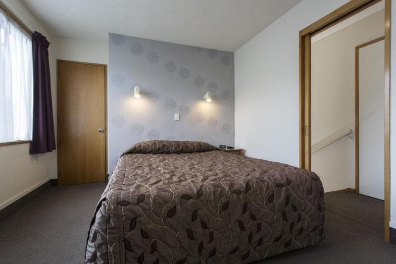 Commodore Motels main