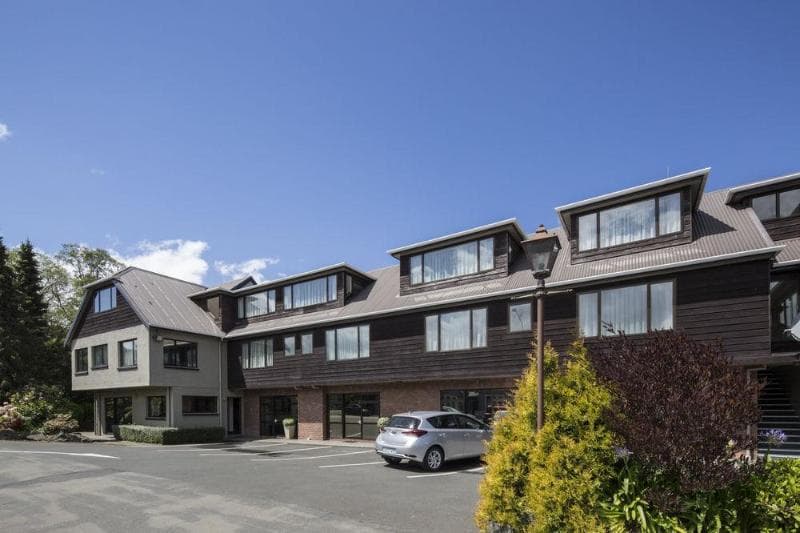 Commodore Motels 5