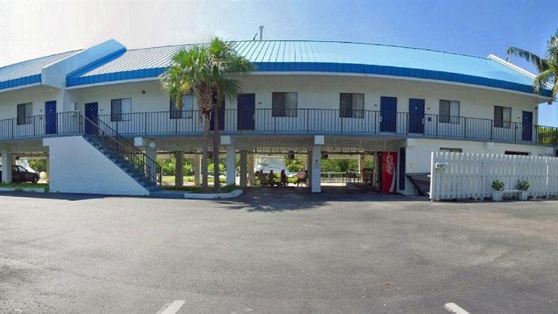 Waterside Suites And Marina 1