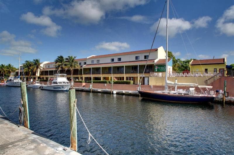 Waterside Suites And Marina 5