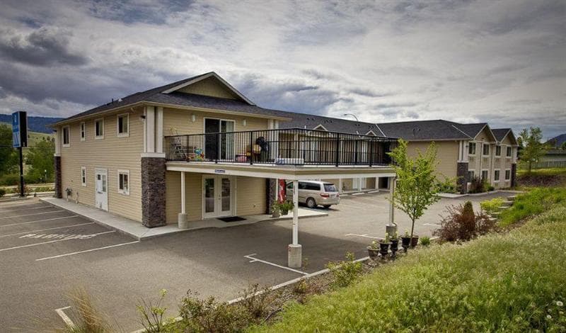 Lake Country Inn main