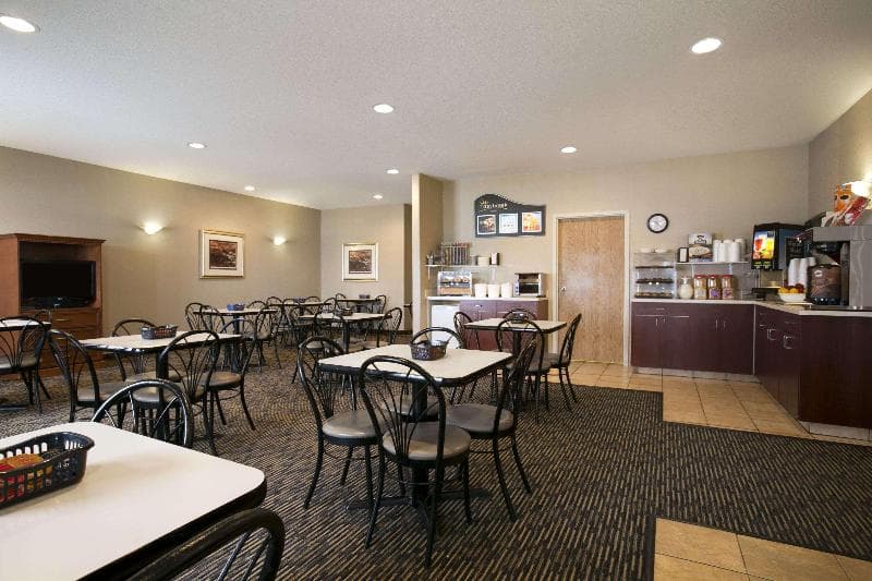 Days Inn By Wyndham Moose Jaw 2