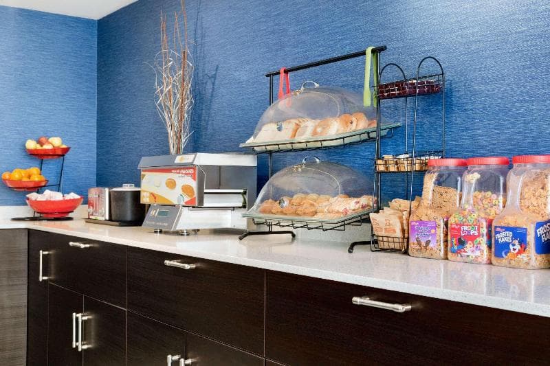 Travelodge By Wyndham Windsor 5