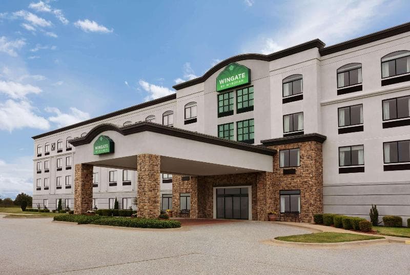 Wingate by Wyndham Bentonville Airport 2