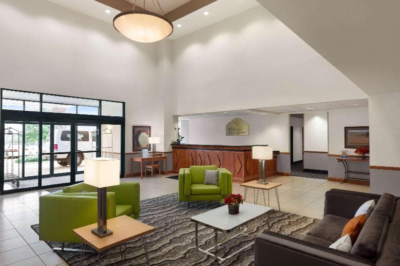 Wingate by Wyndham Bentonville Airport 5