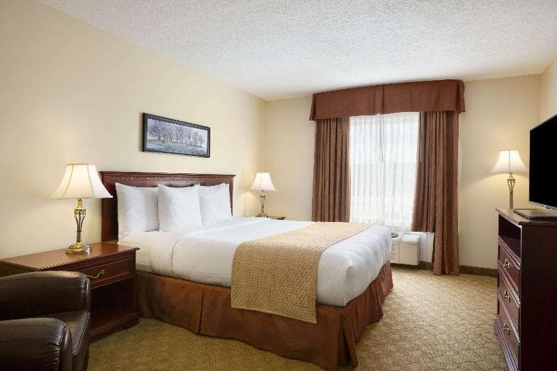 Days Inn By Wyndham Dawson Creek photo 1