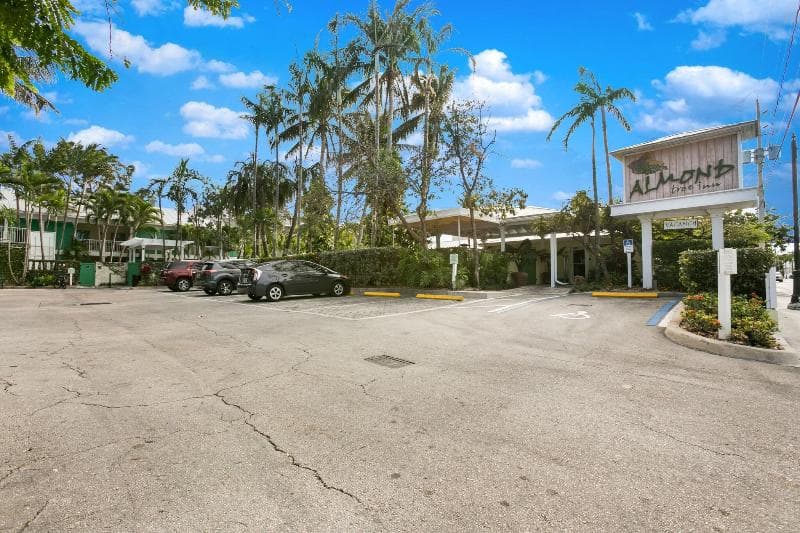 Almond Tree Inn Hotel - Adults Only 5
