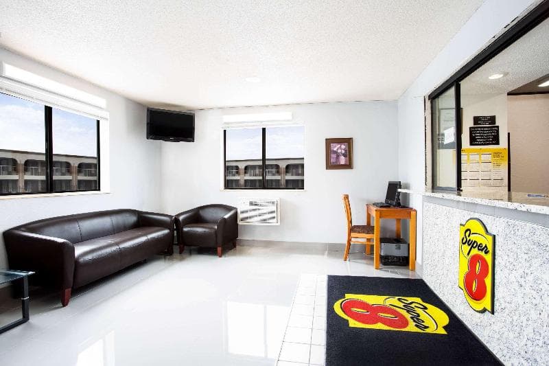 Super 8 by Wyndham Chester/Richmond Area 5