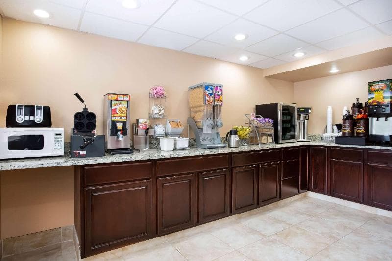 Super 8 by Wyndham Chester/Richmond Area 3