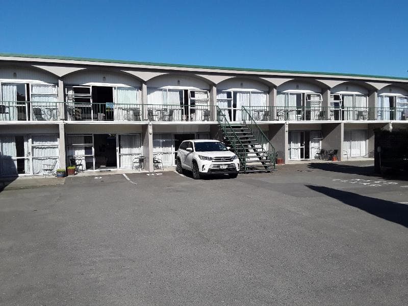 289 Midway Motel main