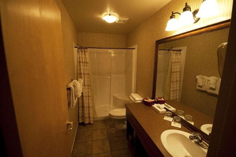 Elkwater Lake Lodge and Resort 4