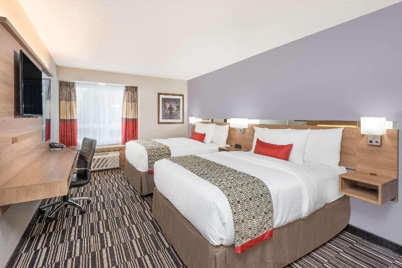 Microtel Inn & Suites by Wyndham Sudbury 4