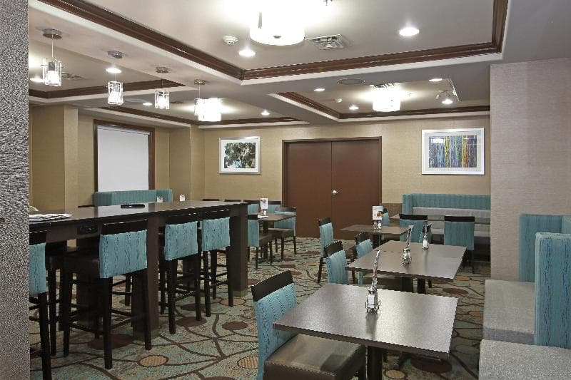 Holiday Inn Express & Suites Vernon 4