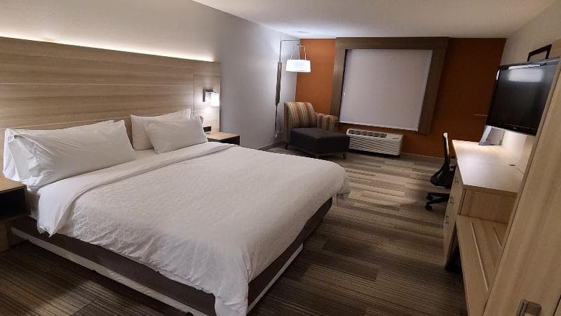Holiday Inn Express Lordstown-Newton Falls/Warren 4