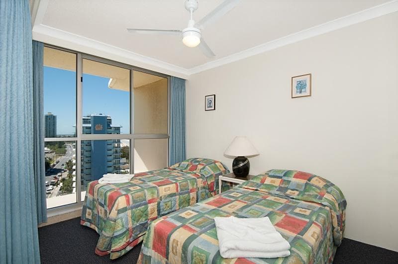 Beachside Tower Apartments 4