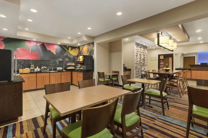 Amerivu Inn And Suites Grand Forks 4