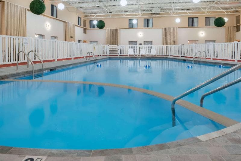 Ramada by Wyndham Grand Forks 5