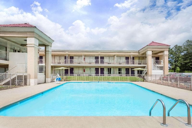 Days Inn by Wyndham Greensboro Airport 4
