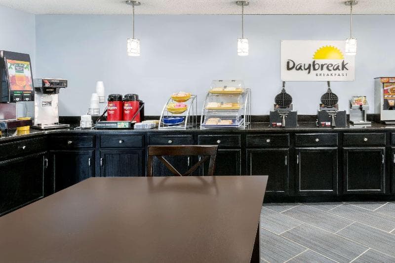 Days Inn by Wyndham Greensboro Airport 5