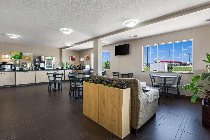Quality Inn 5