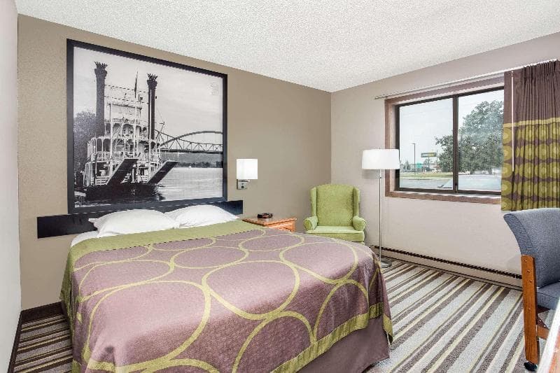 Super 8 By Wyndham Green Bay Near Stadium photo 1